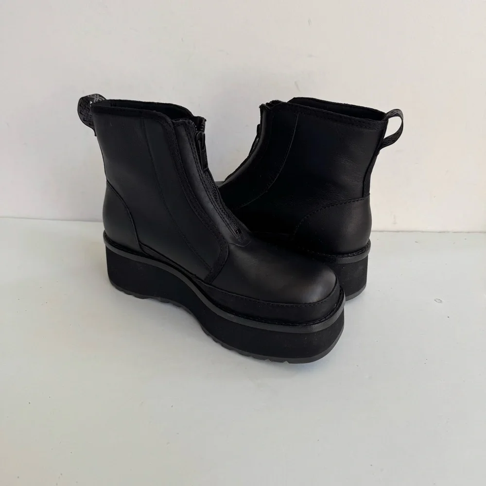 UGG Black Platform Shoes - Picture 2 of 5